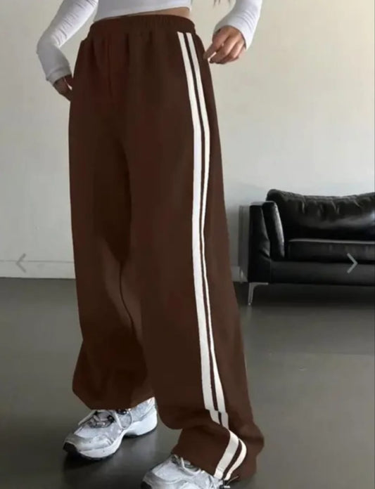 Women's Solid Straight Fit Mid-Rise Trousers