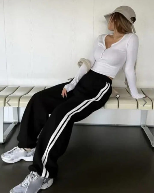 Women's Solid Straight Fit Mid-Rise Trousers