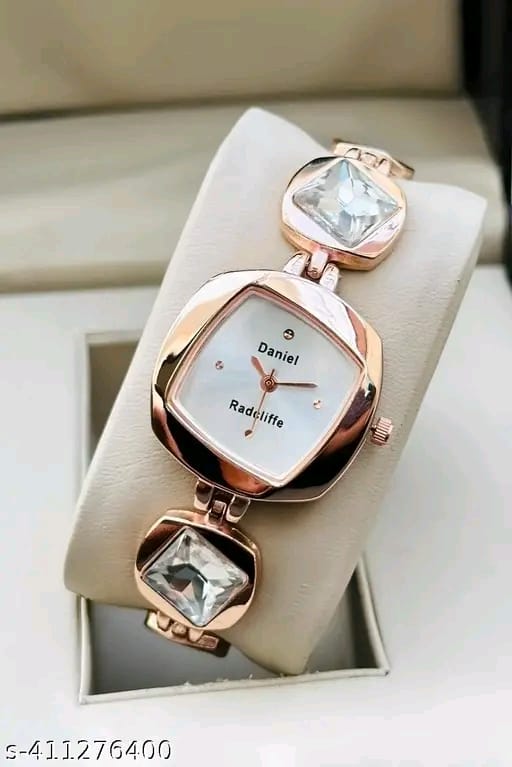New Fancy Solid Dial Attractive Metal Chain Attractive Bracelet Analog Watch for Women