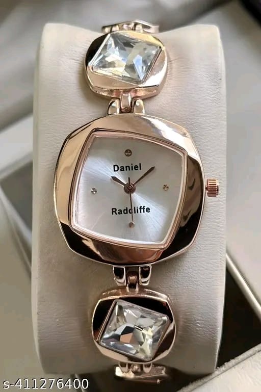New Fancy Solid Dial Attractive Metal Chain Attractive Bracelet Analog Watch for Women