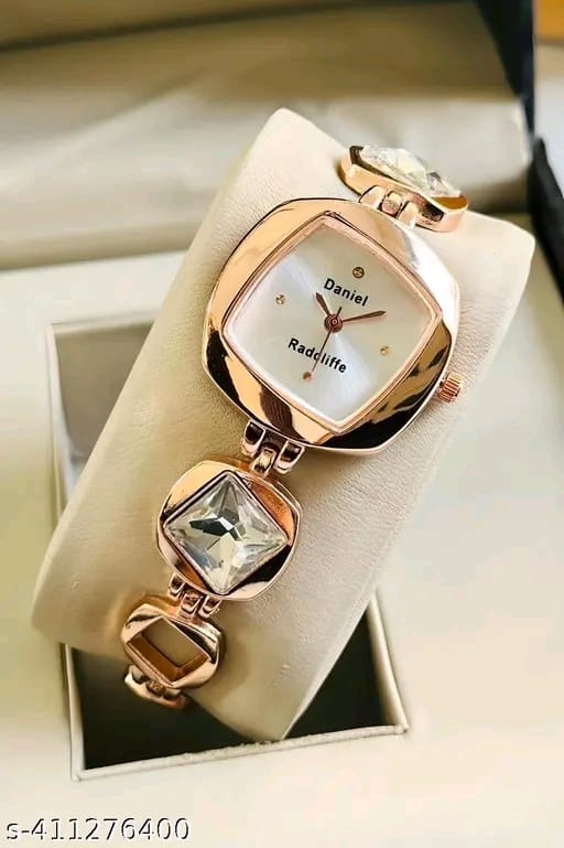 New Fancy Solid Dial Attractive Metal Chain Attractive Bracelet Analog Watch for Women