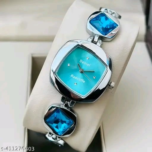 New Fancy Solid Dial Attractive Metal Chain Attractive Bracelet Analog Watch for Women