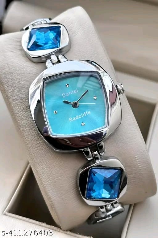 New Fancy Solid Dial Attractive Metal Chain Attractive Bracelet Analog Watch for Women