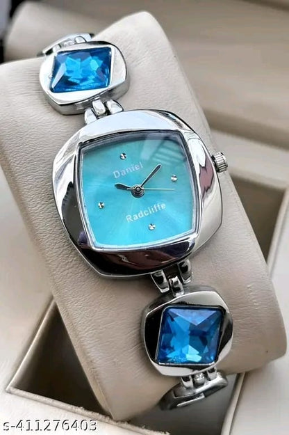 New Fancy Solid Dial Attractive Metal Chain Attractive Bracelet Analog Watch for Women