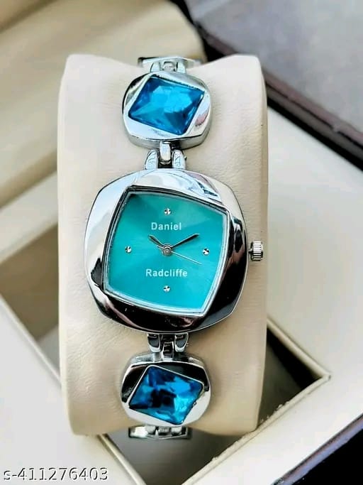 New Fancy Solid Dial Attractive Metal Chain Attractive Bracelet Analog Watch for Women